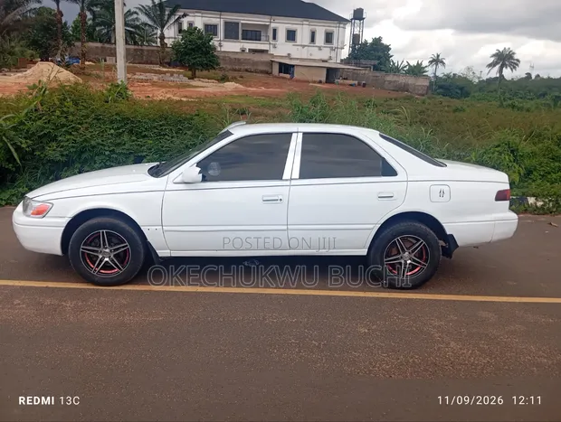 Toyota Camry LE 2022 White - 1