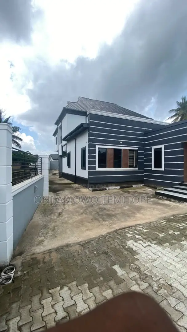 Furnished 5-Bedroom Duplex for Sale in Osogbo - 1