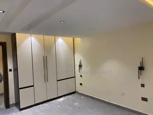 Gidan 3 Bedroom Mai Cikakken kayan sawa don haya a Omole Phase 2