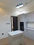 Gidan Wanka Mai Dakuna 3 da Aka Zuba Kayan Saka don Sawa a Magodo GRA - 2