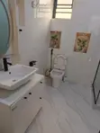Gidan Wanka Mai Dakuna 3 da Aka Zuba Kayan Saka don Sawa a Magodo GRA - 4