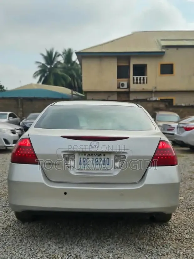 Honda Accord 2006 Silver - 1