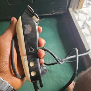 Vanessa Barbing Clippers - Kamar Sabo