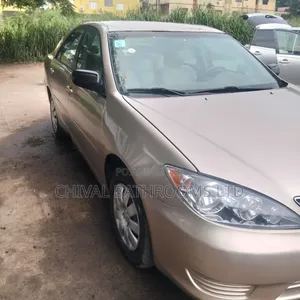 2006 Toyota Camry XLE Sedan - Gold