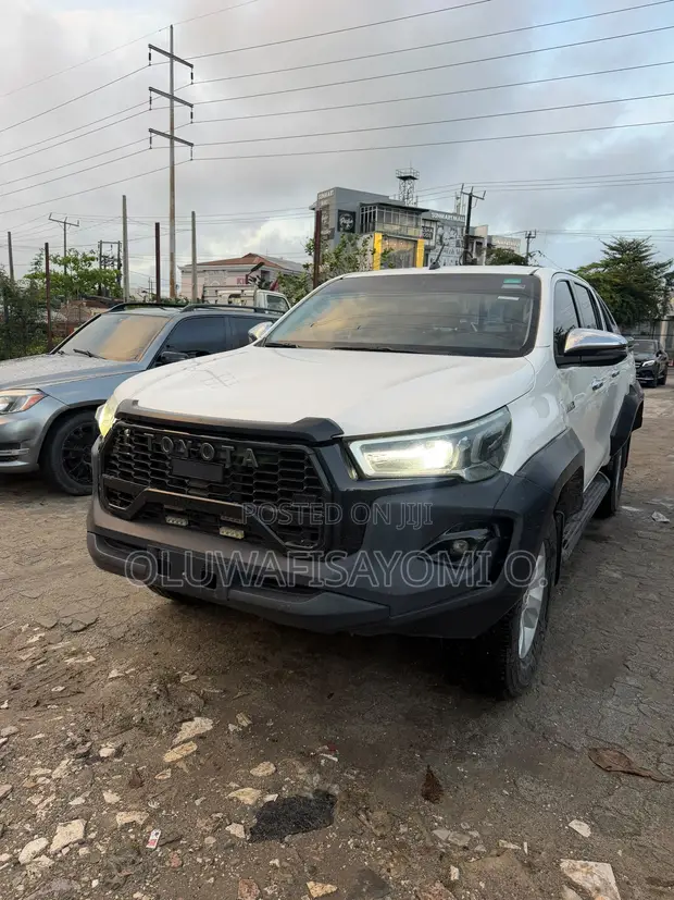 Toyota Hilux Revo Double Cab Petrol 2.7 AWD Farar 2021 - 1