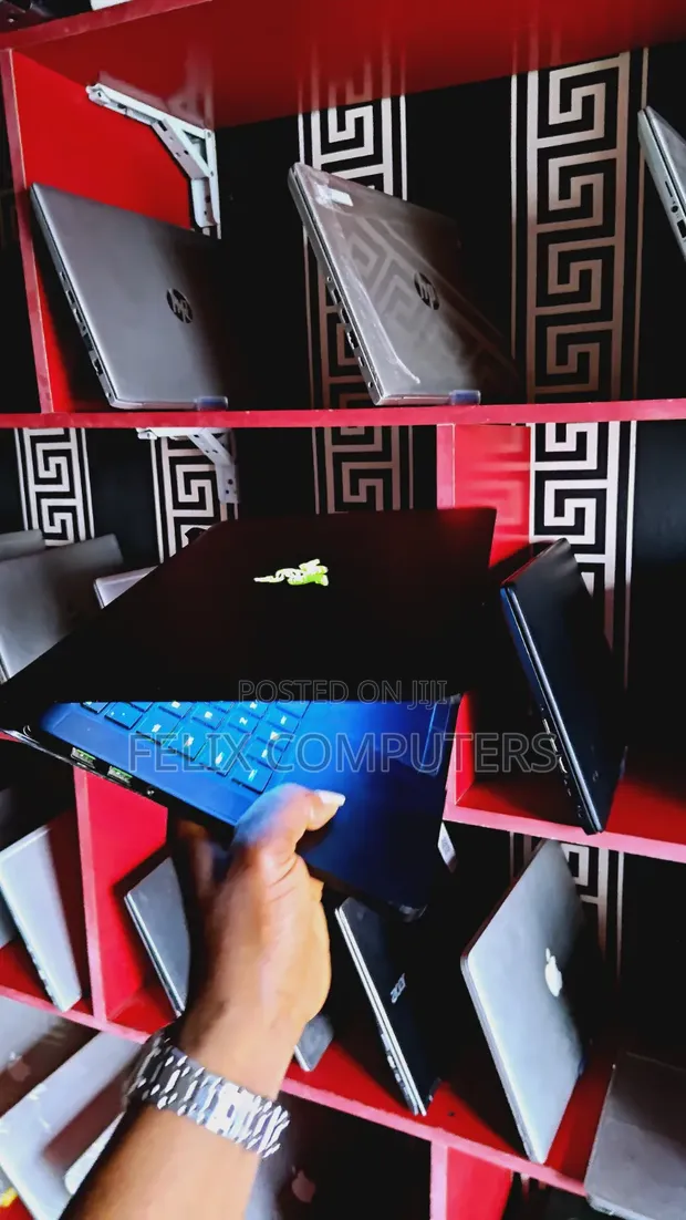 Razer Blade Laptop Intel Core i7 8GB RAM 256GB SSD - 1