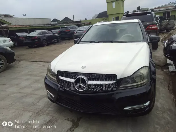 Mercedes-Benz C300 2010 Fari - 1