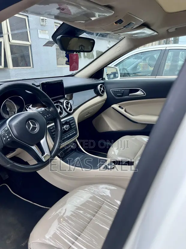 Mercedes-Benz GLA 250 2015 White - 1