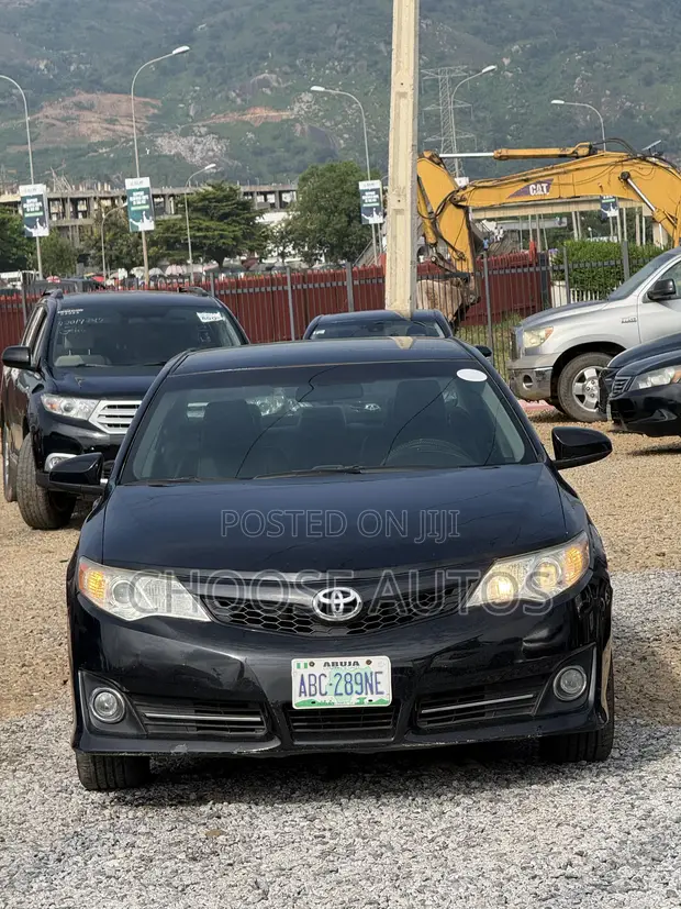 Toyota Camry SE Sedan 2013 - 1