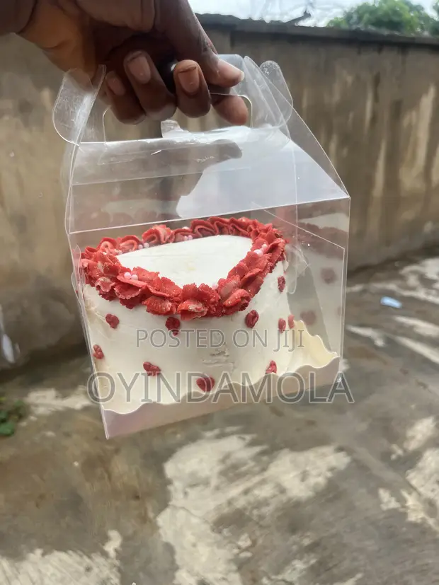 Sweet Cravings: Foil Cakes, Birthday Cakes, Small Chops & Desserts - 1