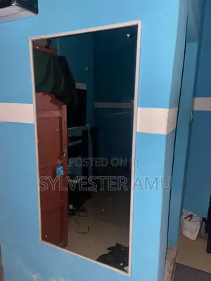 Babban Madubin Bango