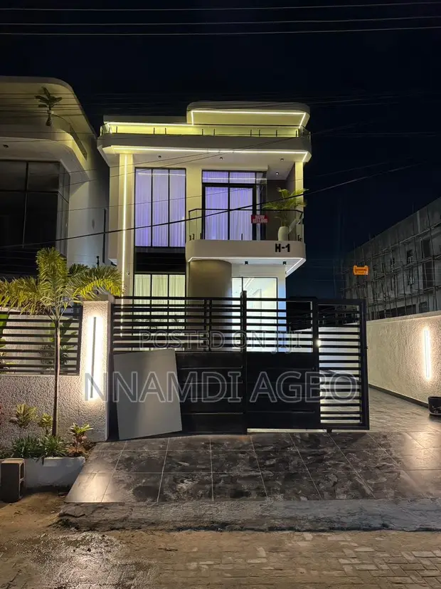 5-Bedroom Duplex with Pool in Lafiaji - 1