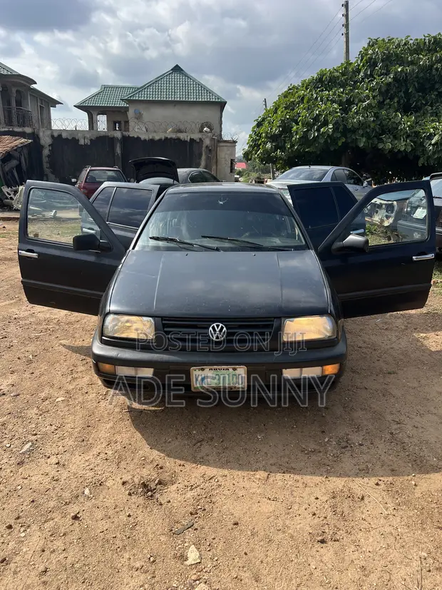 Volkswagen Vento 1998 Black - 1