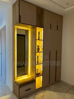 Standard Master Wardrobe mai Haske & Kofar Gilashi