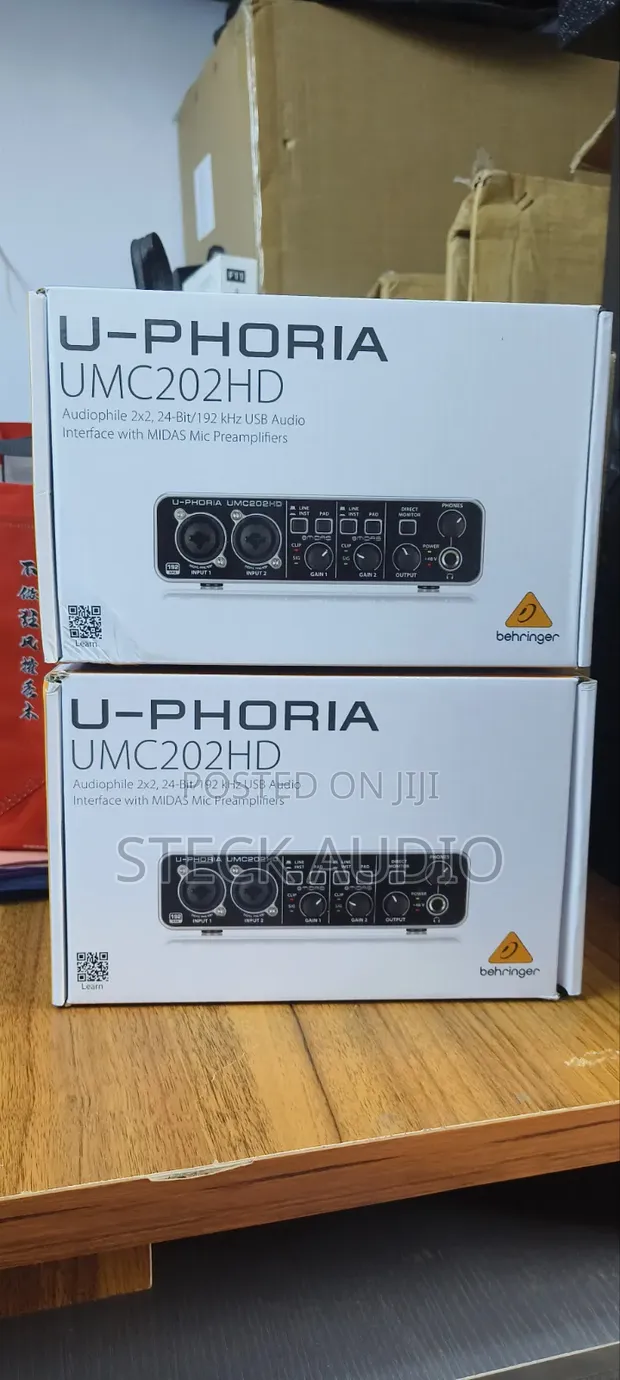 Behringer U-Phoria UMC202HD Audio Interface for Studio Recording - 1