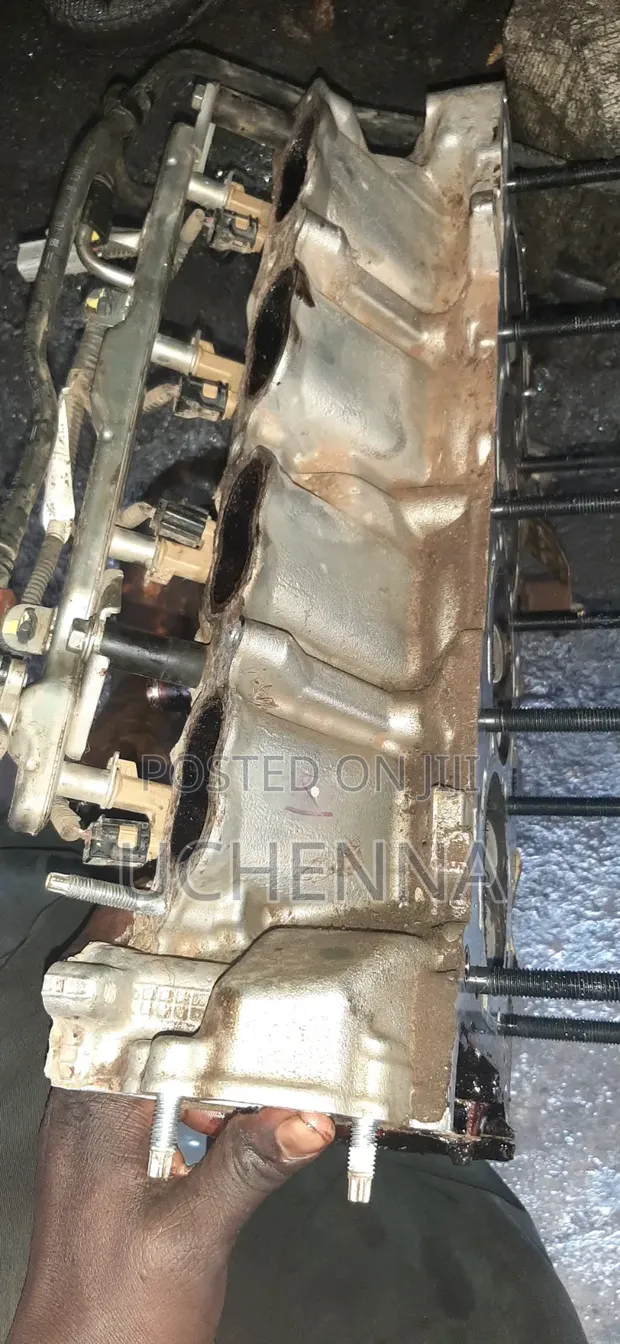 Toyota Tundra 4.7L V8 Top Cylinder (2010) - 1