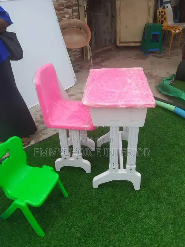 Luxury Modern Kids' Desk and Chair Set - 1