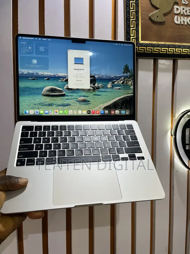 Apple MacBook Air 2022 M2 8GB RAM 256GB SSD - 1