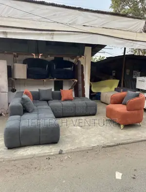 Intermission L-Shaped Sofa tare da Single Seat