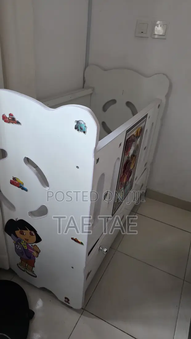 Katifa Na Yara Na Katako Da Tayoyi Da Aljihu - 1