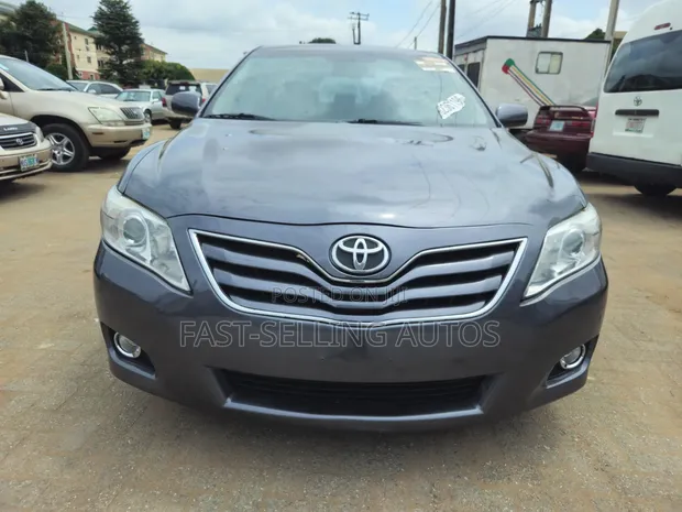 2011 Toyota Camry LE Gray - 1
