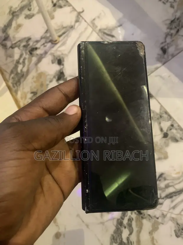 Samsung Galaxy Fold 512GB Black (Damaged Screens) - 1