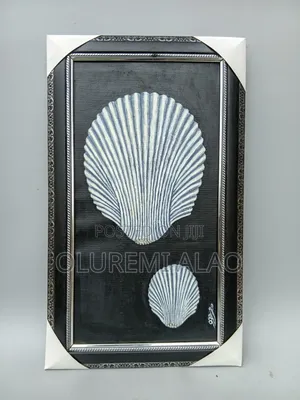 The Sea Shells - Ƙaramin Zane na Acrylic Asali
