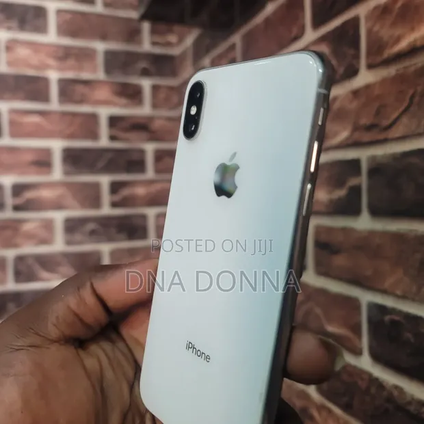 Apple iPhone X 64GB White - 1