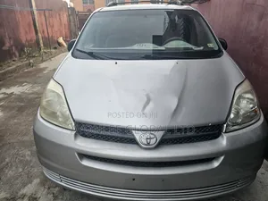 Toyota Sienna 2004 LE Silver