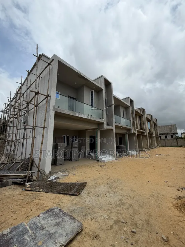 Gidan Terrace Mai Dakuna 3 da Kayayyaki a Cikin Estate Mai Tsaro, Ajah - 1