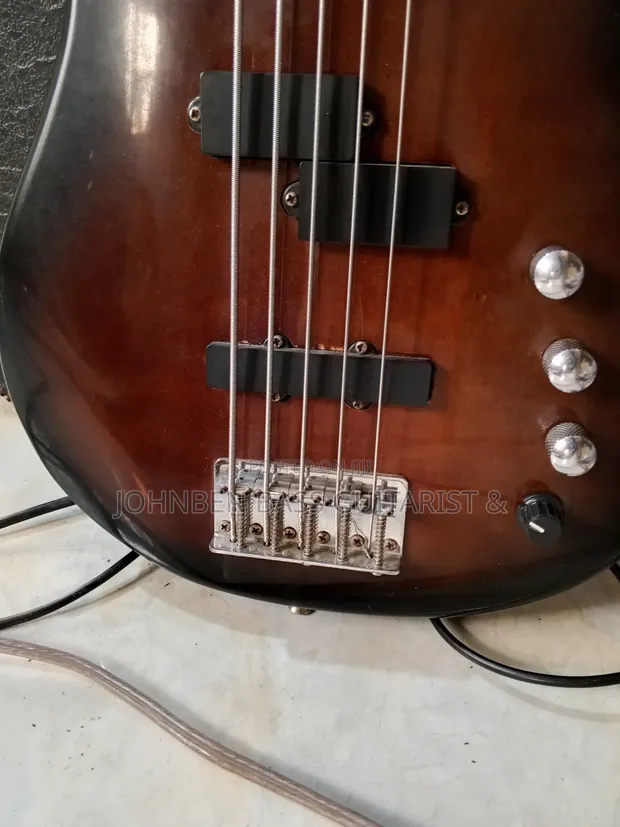 Ibanez Bass Guitar Mai Igiyoyi 5 - Baƙi - 1