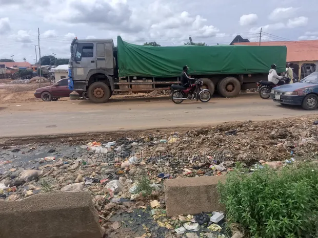 Mai Rarraba Siminti na Dangote da Bua - 1