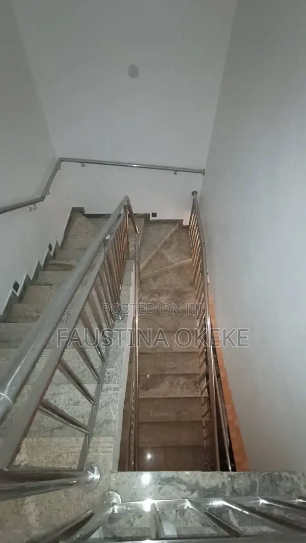 3 Bedroom Flat da BQ a Guzape, Abuja - 1