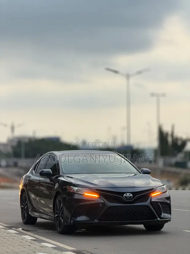 2018 Toyota Camry XSE FWD 2.5L Blue - 1