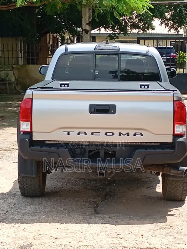 2017 Toyota Tacoma Gray - 1