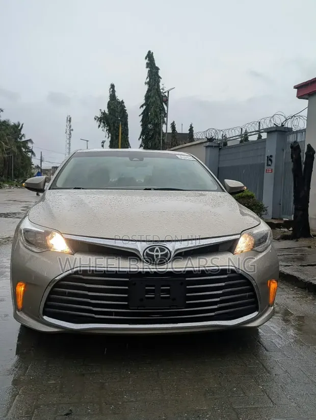 2017 Toyota Avalon XLE Premium Sedan FWD - 1