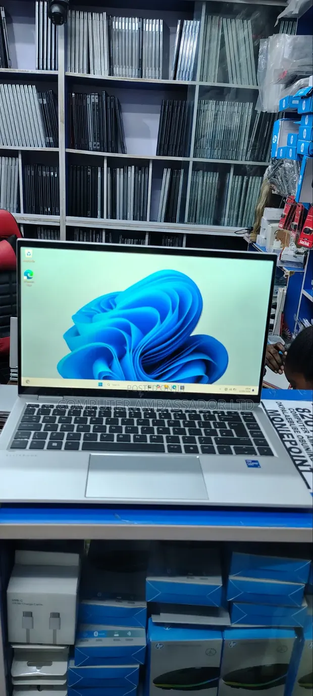 HP EliteBook 1040 G8 Laptop - 32GB RAM, Intel Core i7, 256GB SSD - 1