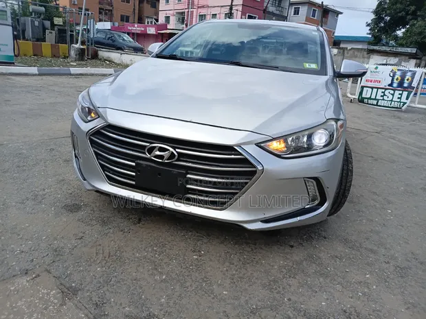 Hyundai Elantra Limited Sedan 2017 - Launin Azurfa - 1