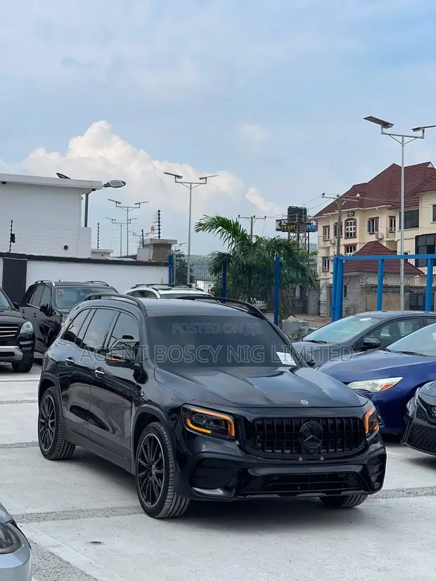 2023 Mercedes-Benz GLB 250 4MATIC SUV - 1