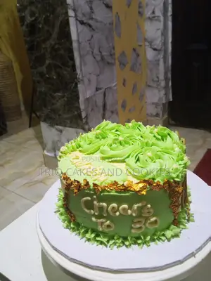 Vanilla Buttercream Cake - 8 Inch