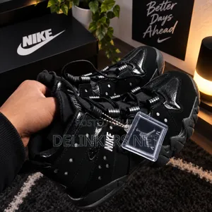 Nike Jordan Sneakers - Size 43/44, Black