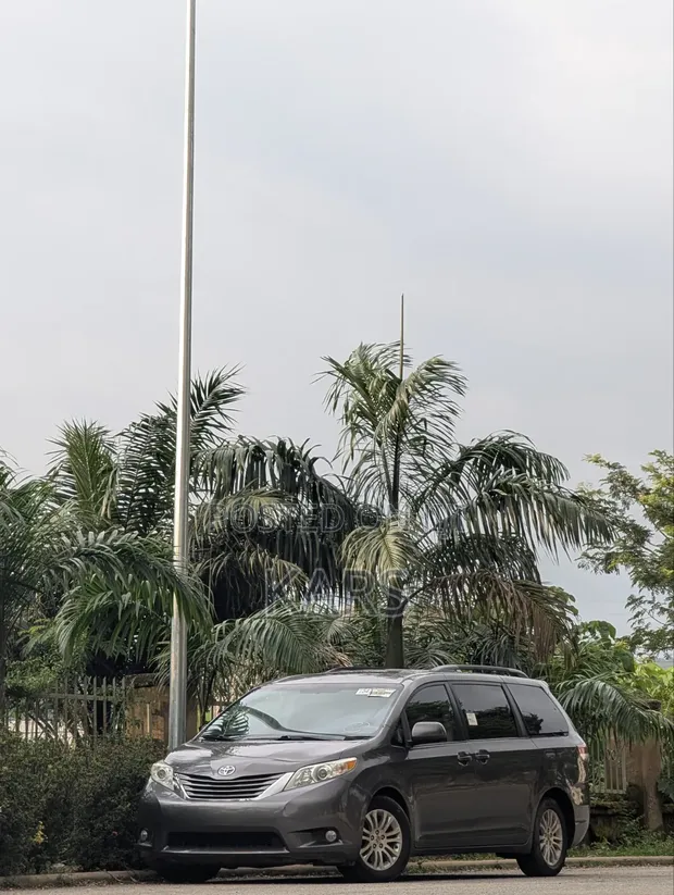 Toyota Highlander 2012 Grey - 1