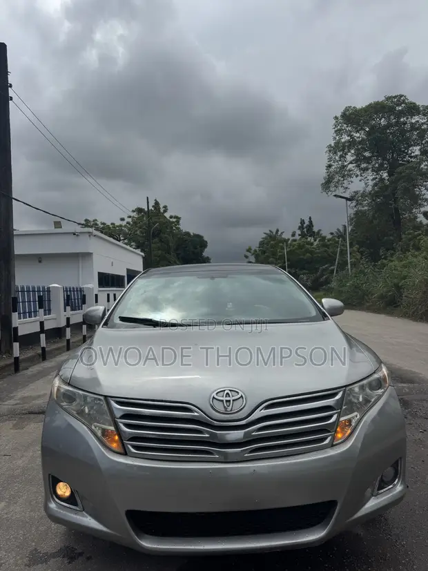 Toyota Venza AWD 2011 Silver - 1
