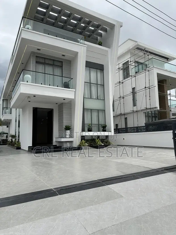 5-Bedroom Duplex with BQ in Lekki for Sale - 1