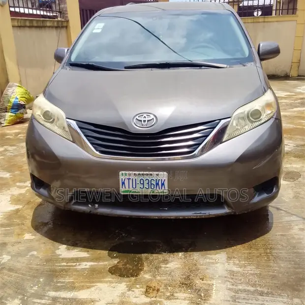 Toyota Sienna LE 7 Passenger 2010 Gray - 1