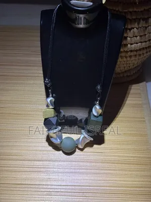 Kyakyawar Agogon Hannu na Katako da Fata - Sabon