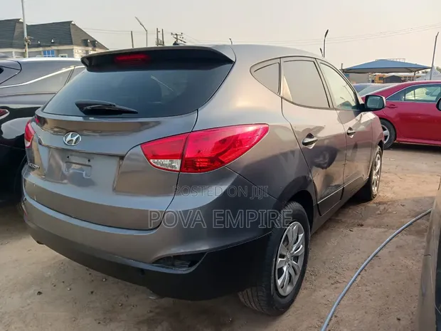 Hyundai Tucson 2014 Gray - 1