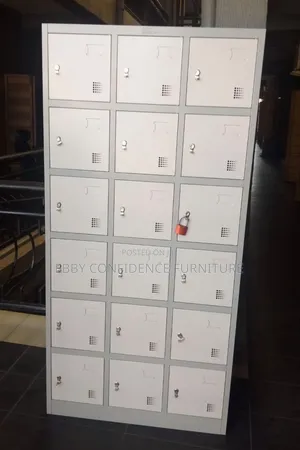 12 Kofofin Locker na Ma'aikata - Sabo