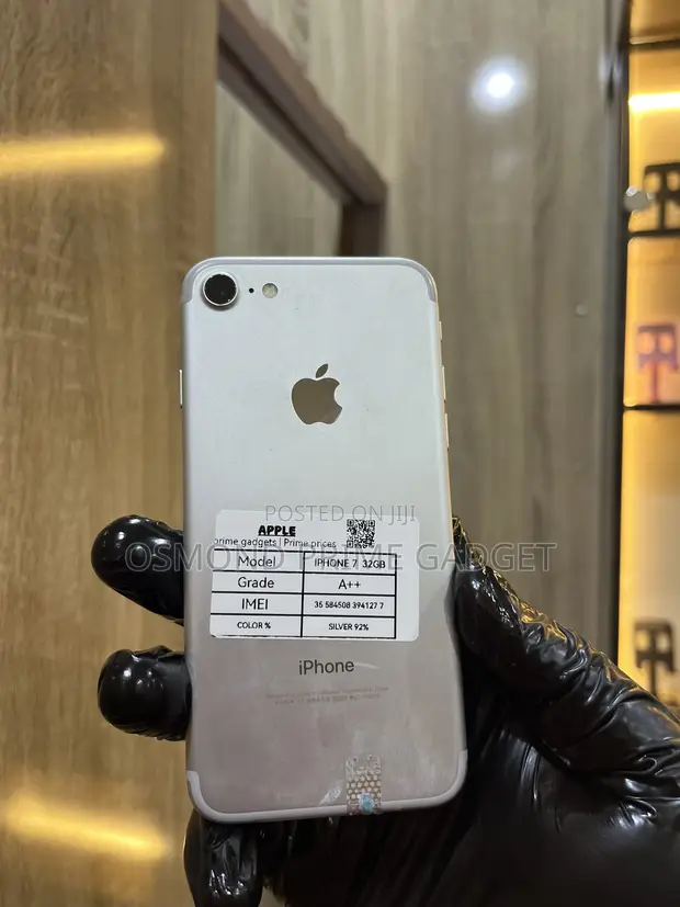 Apple iPhone 7 32GB Silver (Used) - 1