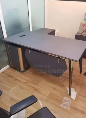 1.6m Executive Office Table with Drawer and Extension